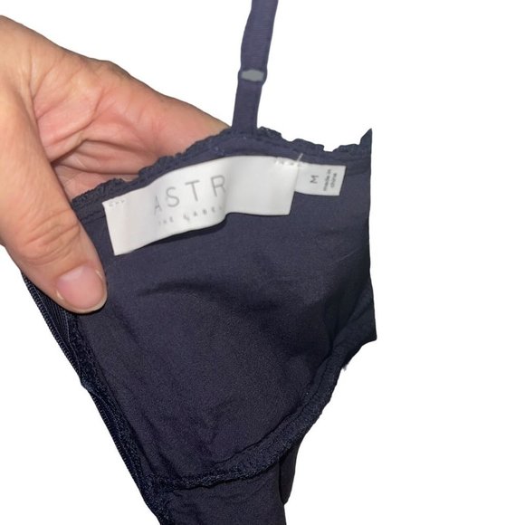 ASTR The Label Midi A-Line Dress Size Medium Navy Blue Lace Sleeveless New - Picture 4 of 10